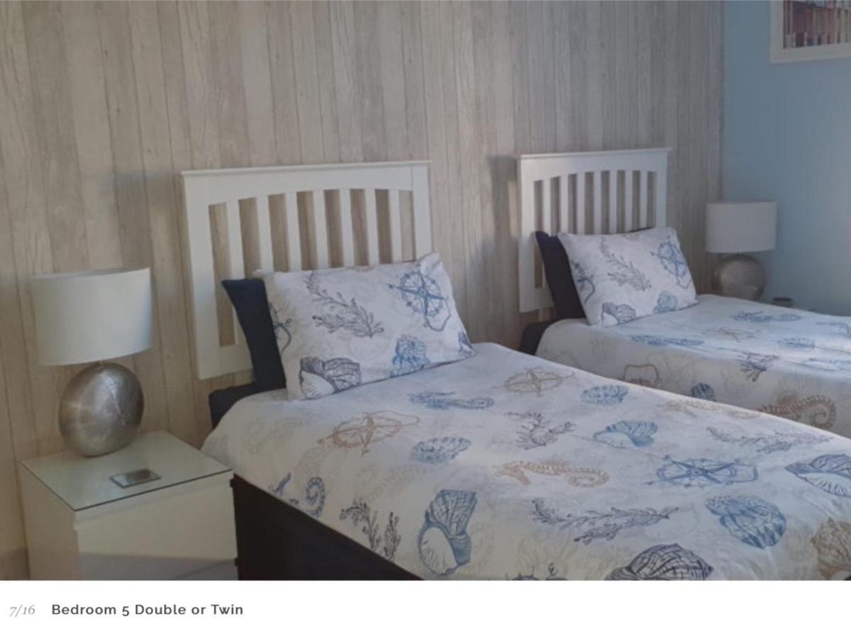 By The Seaside Bed & Breakfast แบล็คพูล ภายนอก รูปภาพ