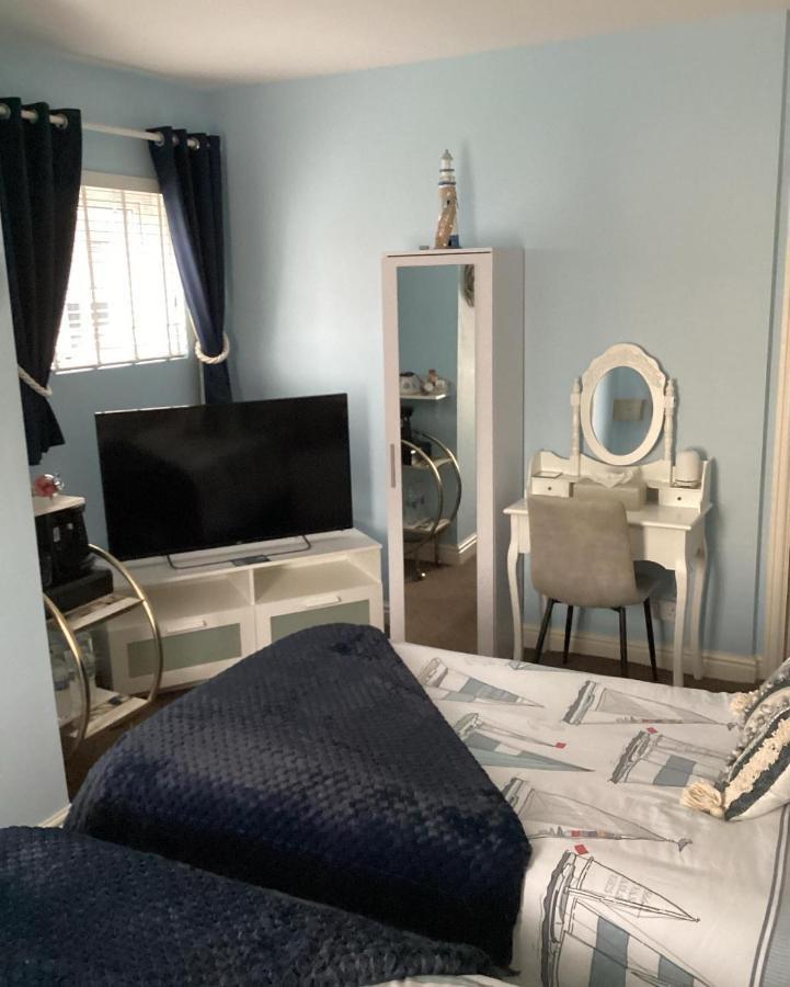 By The Seaside Bed & Breakfast แบล็คพูล ภายนอก รูปภาพ